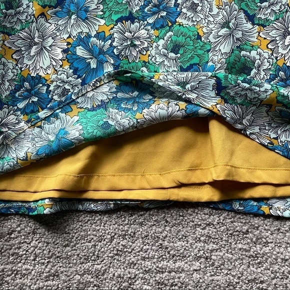 NWT BR Factory Blue Print Flora Cutout Flutter Top - Picture 5 of 10